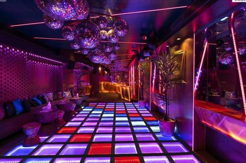 Πήγα στη ντίσκο Cinderella στο Κολωνάκι και θυμήθηκα τα παλιά, καλά ξενύχτια 