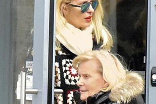 Μενεγάκη: Η αποκάλυψη για την “απαγόρευση” της μητέρας της και η πίεση που ασκεί στον αδερφό της