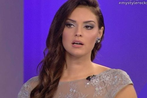 «Με τη Ραμόνα έχω καλές σχέσεις». Η Βρισιήδα Aνδριώτου ανοίγει το σπίτι της 