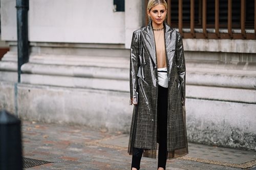 Βρήκαμε το ματ κολάν που μοιάζει με χοντρό καλσόν και φοριέται από το πρωί μέχρι το βράδυ 