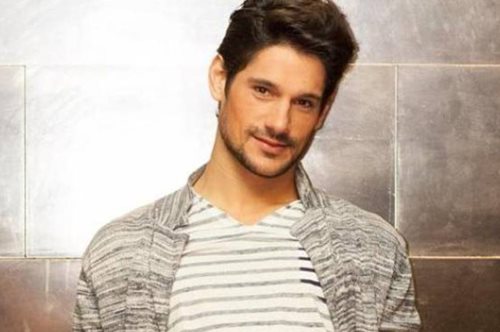 Το απίστευτα διαφορετικό «χριστουγεννιάτικο δέντρο» του Πάνου Βλάχου στο Λος Άντζελες