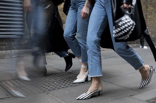 Είμαστε σίγουρες ότι τόσα χρόνια φοράς το λάθος νούμερο παπούτσια. Δες πώς να το τσεκάρεις 