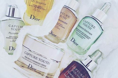 Υπάρχει τρόπος να προλάβεις τη γήρανση πριν καν εμφανιστεί; Η απάντηση σε 5 μαγικά μπουκάλια