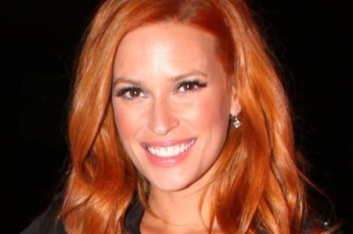 Στο σπίτι της Σίσσυς Χρηστίδου επικρατεί πανικός. Ανοίγει το διαμέρισμα της για τις γιορτές