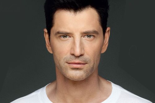 Ο Σάκης Ρουβάς σχολιάζει για πρώτη φορά το επαγγελματικό διαζύγιο με τον Μπάμπη Στόκα