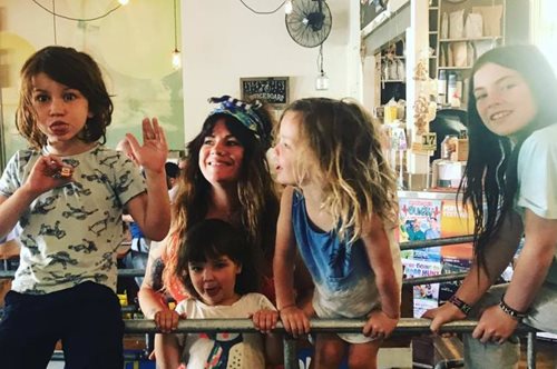 Τι σημαίνει να είσαι μαμά σήμερα; Το εμπνευστικό ποστ μίας γυναίκας που έγινε viral λέει αλήθειες