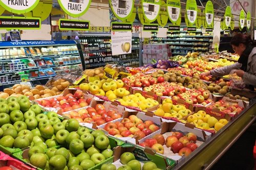 Η Γαλλία υποχρεώνει τα σούπερ μάρκετ να δίνουν τα απούλητα τρόφιμα στους φτωχούς