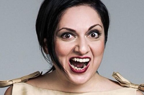 Επικρατεί γαλήνη: Το σπίτι της Σοφίας Μουτίδου δεν ταιριάζει με την εκρηκτική προσωπικότητά της