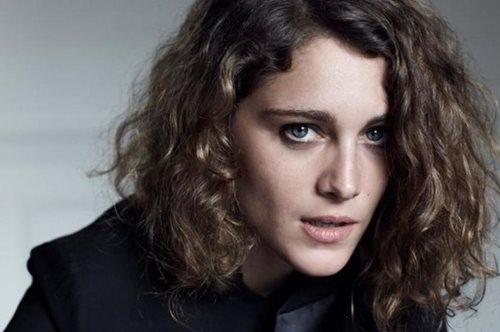 Το νέο πρόσωπο της Chloé είναι η Αριάν Λαμπέντ, σύζυγος του Γιώργου Λάνθιμου