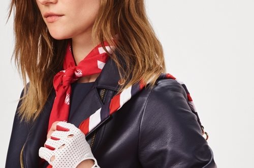 Η ανοιξιάτικη συλλογή Tommy Hillfiger έχει vintage διάθεση και έμπνευση από τους αγώνες ταχύτητας