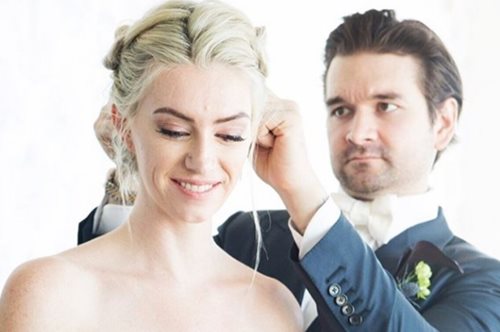 Ένας από τους πιο διάσημους κομμωτές στο Χόλιγουντ φτιάχνει κάθε μέρα τα μαλλιά της γυναίκας του