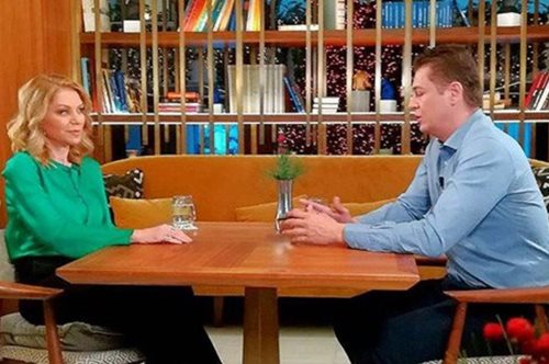 Έλλη Στάη: «Αν δεν ξεκλειδώσετε θα ουρλιάξω»