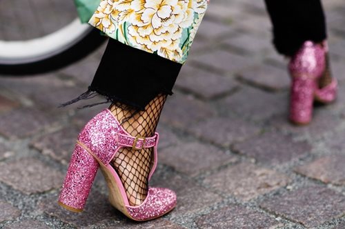 Μία fashion vlogger εξηγεί ποια θα είναι τα 10 πράγματα που θα φορεθούν περισσότερο το 2018