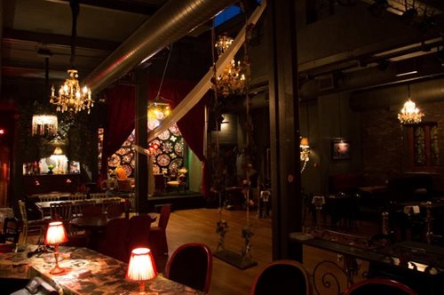 Που γίνονται επιτέλους αυτά τα Δείπνα Μυστηρίου για τα οποία μιλάει όλη η Αθήνα;