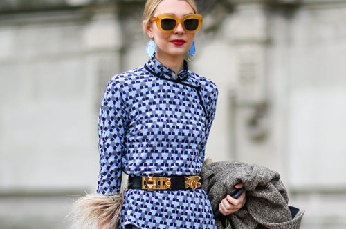 Είδαμε τα εξωφρενικά περίτεχνα παπούτσια που αγοράζουν αυτή τη στιγμή οι Παριζιάνες 