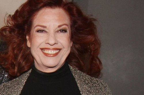 Η Νεφέλη Ορφανού ανοίγει το σπίτι της και εξομολογείται τον λόγο που αποφάσισε να μην κάνει παιδιά