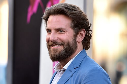 Ο Μπράντλεϊ Κούπερ επιστρέφει στην ενεργό δράση ως Λέοναρντ Μπερνστάιν στην ταινία 