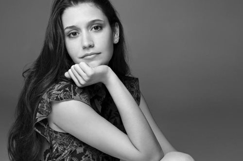 Γιάννα Βασιλείου: Η νέα, εξαιρετικά ταλαντούχα ερμηνεύτρια και τραγουδοποιός στο WomanToc