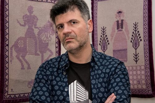 O Φοίβος Δεληβοριάς ποζάρει δίπλα στη σύζυγό του σε σπάνια, κοινή έξοδο