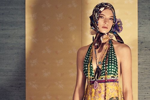 Η καλοκαιρινή καμπάνια των Zara θυμίζει κάτι από τη χρυσή εποχή των editorial μόδας στα περιοδικά