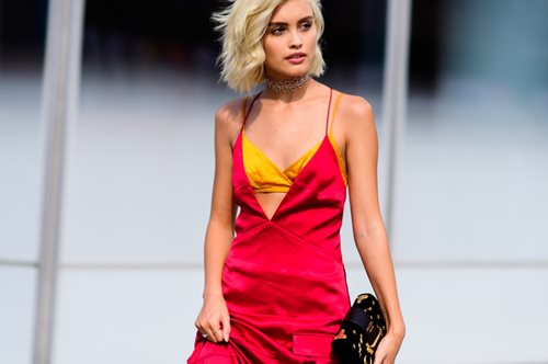 Αυτές είναι οι 18 κορυφαίες τάσεις της μόδας για το 2018. Μην ντύνεσαι λες και είναι 2017