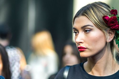 Όχι άλλο καρέ: Αυτά είναι τα κουρέματα για μακριά, στιλάτα μαλλιά μέσα στο 2018