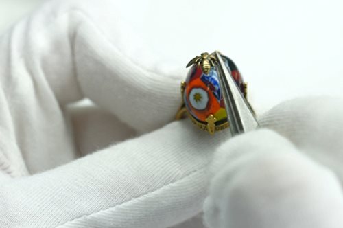 Είδαμε το βίντεο με την κατασκευή των νέων κοσμημάτων Dior από κρύσταλλα μουράνο και ενθουσιαστήκαμε