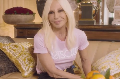 Το διαμέρισμα της Ντονατέλα Βερσάτσε στο Μιλάνο είναι ίδιο με την προσωπικότητα της