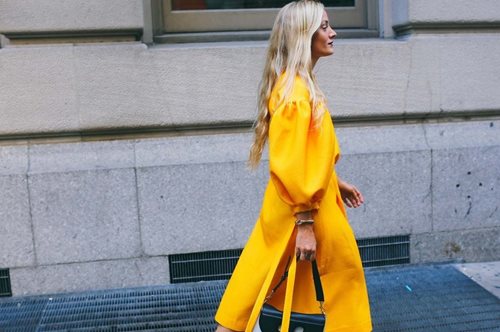 Μία fashion editor σου λέει ποια είναι τα αθλητικά παπούτσια που μπορείς να φορέσεις με τα πάντα