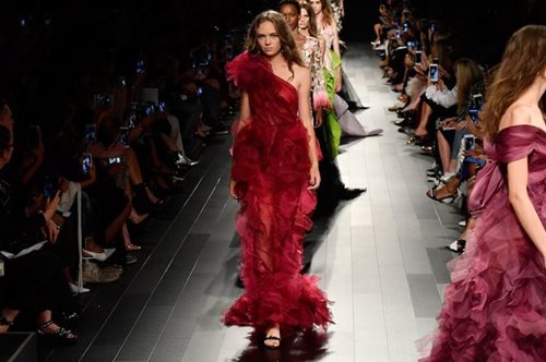 Τα 10 σκοτεινά μυστικά από την εβδομάδα μόδας της Νέας Υόρκης