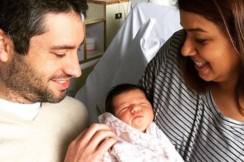 Βουλευτής-μαμά ζήτησε από τον αρχηγό του εργατικού κόμματος της Αγγλίας να της κρατήσει το παιδί