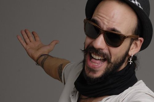 To κρυφό ταλέντο του Πάνου Μουζουράκη. Αν δεν ήταν τραγουδιστής τότε μάλλον θα ήταν αυτό