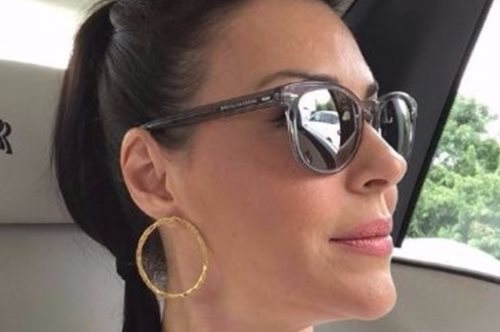 Σίσσυ Φειδά: Αποκαλύπτει πόσο χρονών είναι και μιλά για τη διαφορά ηλικίας με το σύζυγο της