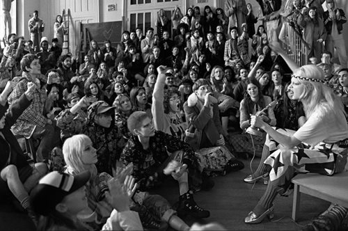 Η νέα διαφήμιση του οίκου Gucci είναι ό,τι πιο επαναστατικό είδαμε τελευταία στο χώρο της μόδας 