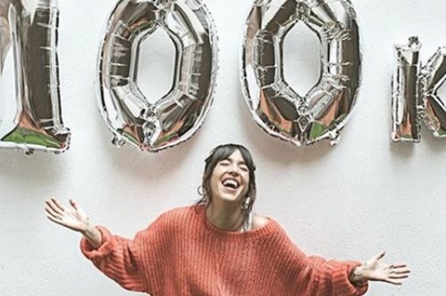 Η «Γοργόνα», μια ψεύτικη influencer ξεμπροστιάζει την παθογένεια της μόδας της εποχής