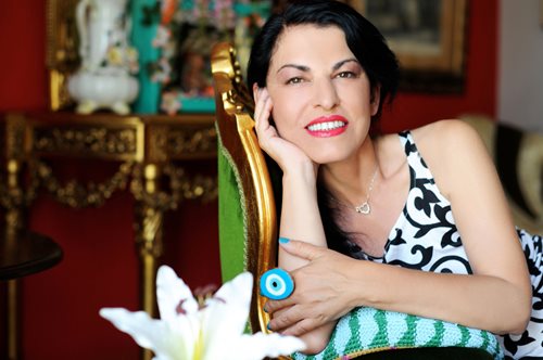 Η Ελένη Ψυχούλη γράφει γράμμα στον 18χρονο εαυτό της, με κεντρικό θέμα τον χρόνο 