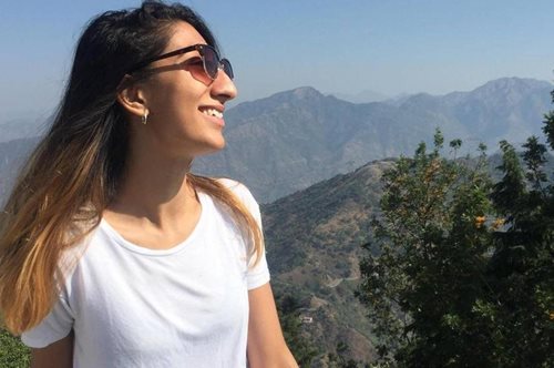 Γνώρισε τη γυναίκα που θέλει να πείσει όλες τις υπόλοιπες να αγαπήσουν τις μεγάλες μύτες τους