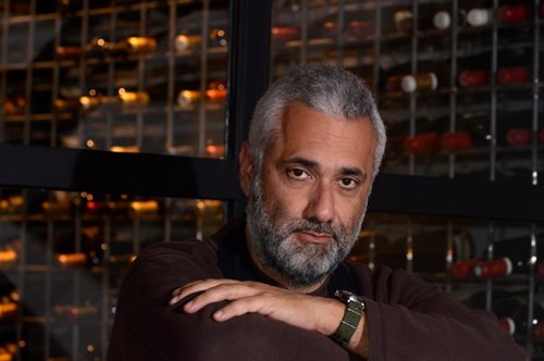 «Θα σε κάνω βασίλισσα». Σου το υπόσχεται ο βασιλιάς της νυχτερινής σκηνής Δημήτρης Λίτινας