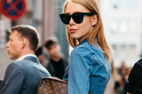 To νέο Levi's είναι το παντελόνι που θα μας πείσει να φορέσουμε τζιν μέσα στο καλοκαίρι