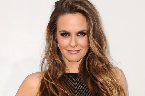 O γιος της Αλίσια Σιλβερστόουν είναι ολόιδιος εκείνη στα 90's