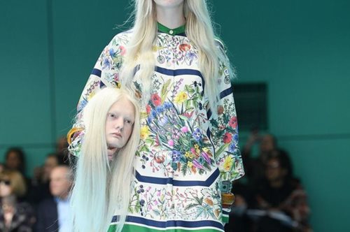 Gucci 2019: Δες πώς φτιάχτηκαν τα κεφάλια-ομοιώματα με τα οποία περπατούσαν ανά χείρας τα μοντέλα