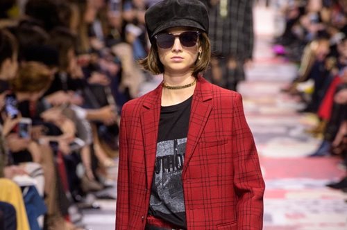 Οι διάσημες εμφανίσεις που έκλεψαν τις εντυπώσεις στην πρώτη σειρά του σόου Dior στο Παρίσι