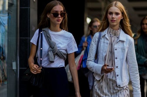 H τσάντα που λατρέψαμε το 2000 επανέρχεται και εμείς θέλουμε να την κρατήσουμε περισσότερο από ποτέ