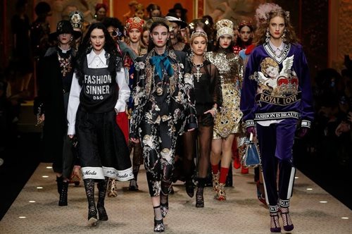 Οι Dolce&Gabbana εξαφάνισαν τα μοντέλα στο τελευταίο τους σόου. Τι έβαλαν στη θέση τους