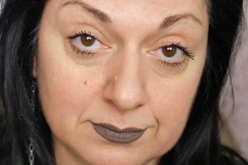 «Είναι ακριβώς ίδιες με μας και λίγο χειρότερες». Η Μουτίδου αποδομεί τις γυναίκες του Χόλιγουντ