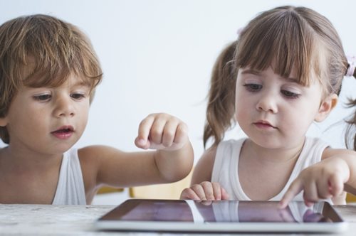 Το τρομακτικό λάθος που κάνεις στη διαπαιδαγώγηση του παιδιού σου και θα του στοιχίσει στο μέλλον