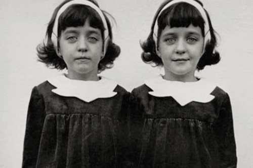 Νταϊάν Άρμπους, η φωτογράφος που έφερε τα «φρικιά» σε πρώτο πλάνο