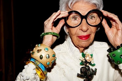 «Τα σκισμένα τζιν είναι μια παραφροσύνη»: Το 96χρονο it girl δε μασάει το λόγια του 