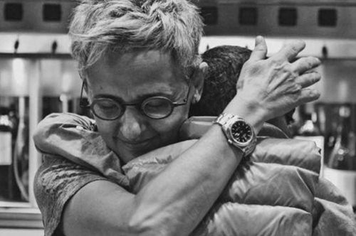 Η Φωτεινή υιοθέτησε τον 5χρονο Abatou και είναι η πιο ευτυχισμένη μητέρα του κόσμου