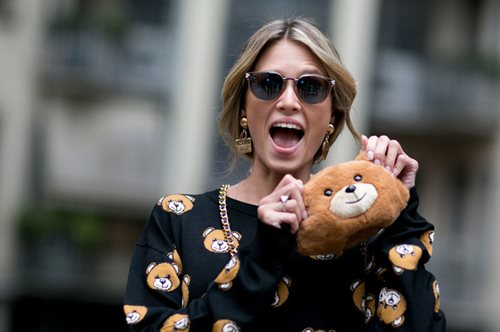 Λευκά δόντια χωρίς να επισκεφθείς καν τον οδοντίατρο; Γίνεται με αυτές τις τροφές